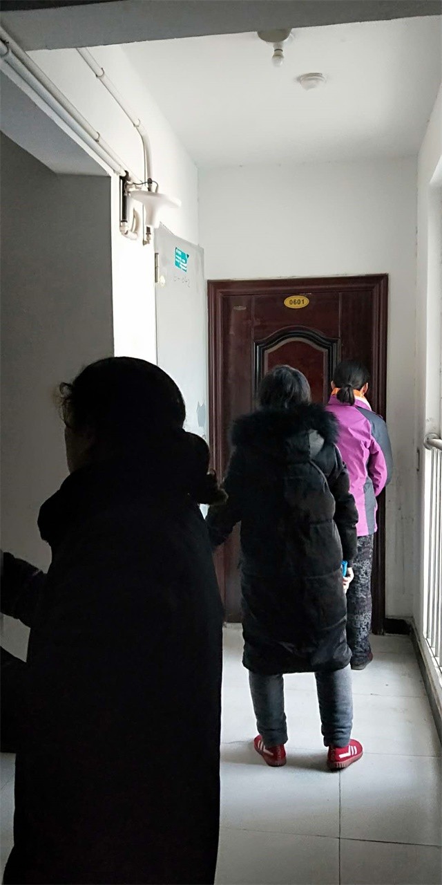 清理业主门上的广告